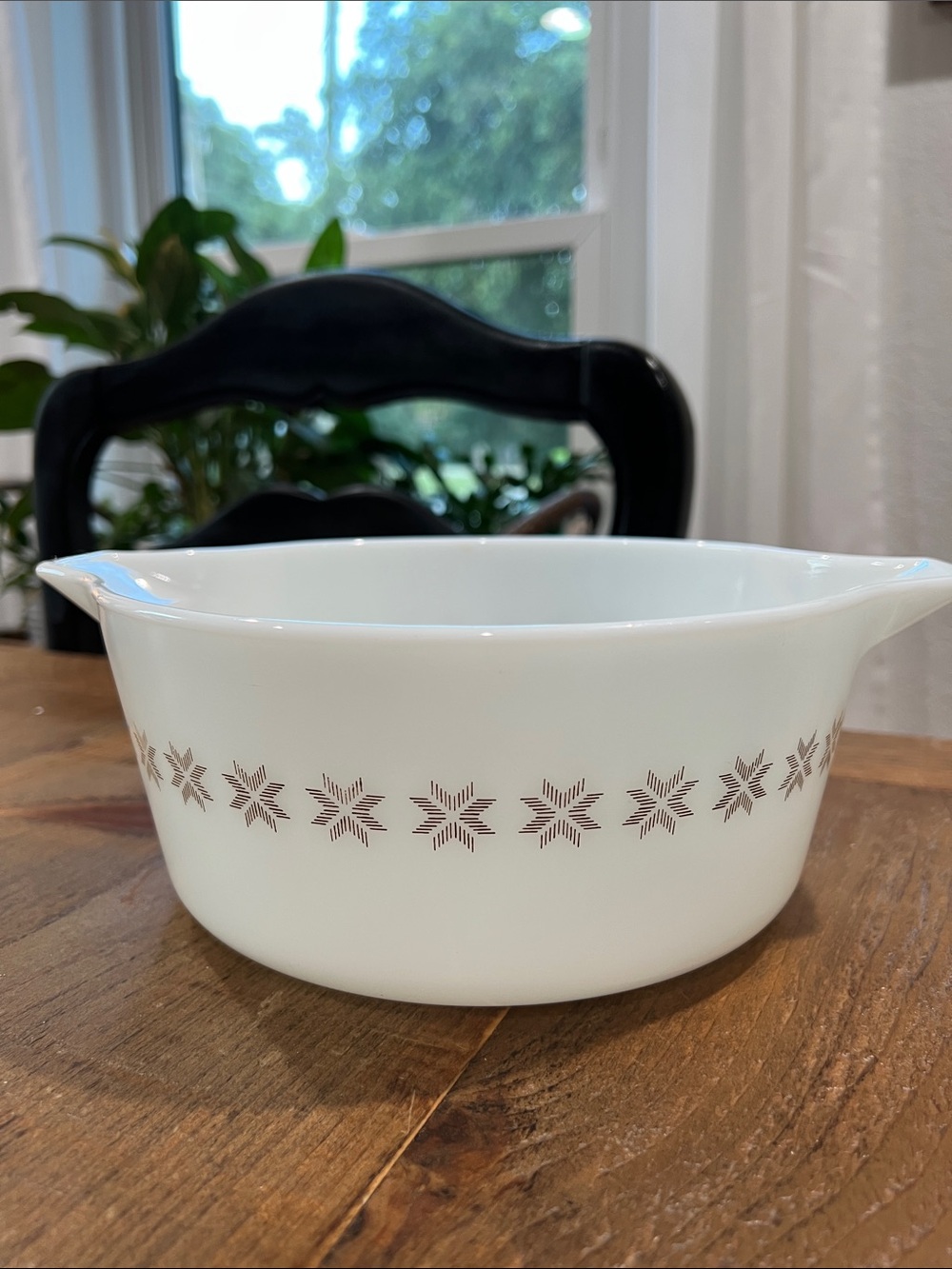 Pyrex Town and Country 475 Casserole Milk Glass
